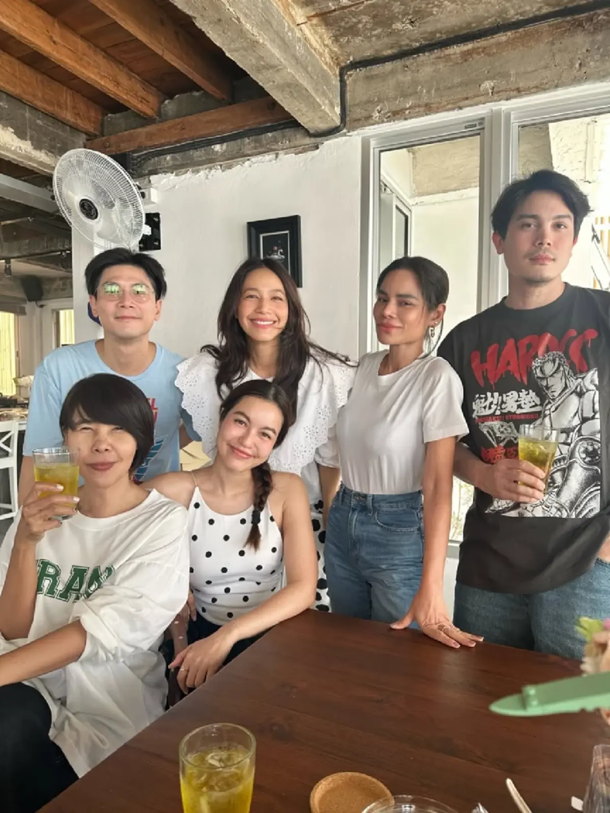 รวมตัวในรอบ 21 ปี! นักแสดง เพื่อนสนิท ยังหล่อสวยเหมือนเดิม