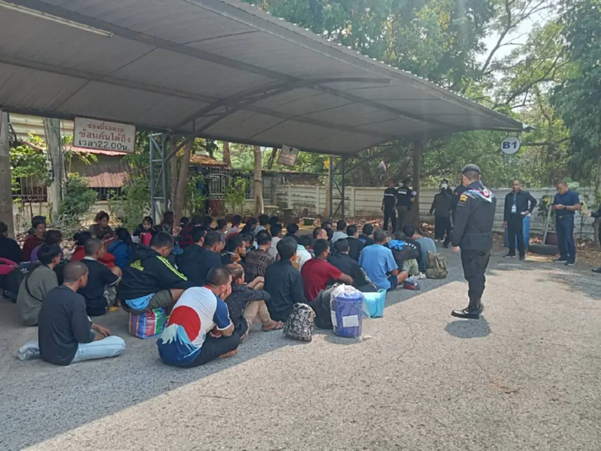 ทภ.1 ประสาน ตม.สระแก้ว ส่งกลับชาวกัมพูชา 49 คน ผ่านด่านคลองลึก