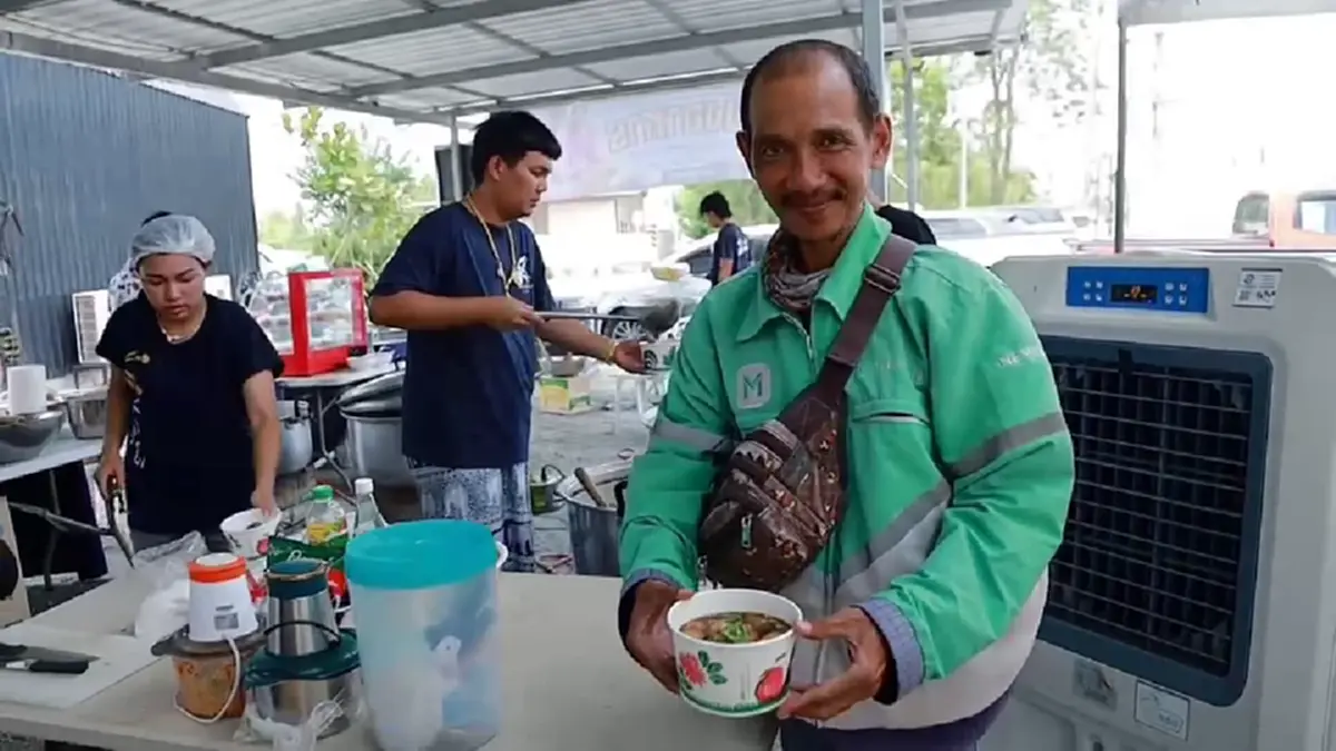 เชฟแม็กกี้เปิดร้านเลี้ยงฟรีไรเดอร์-ปชช. ช่วยสู้ยุคของแพง