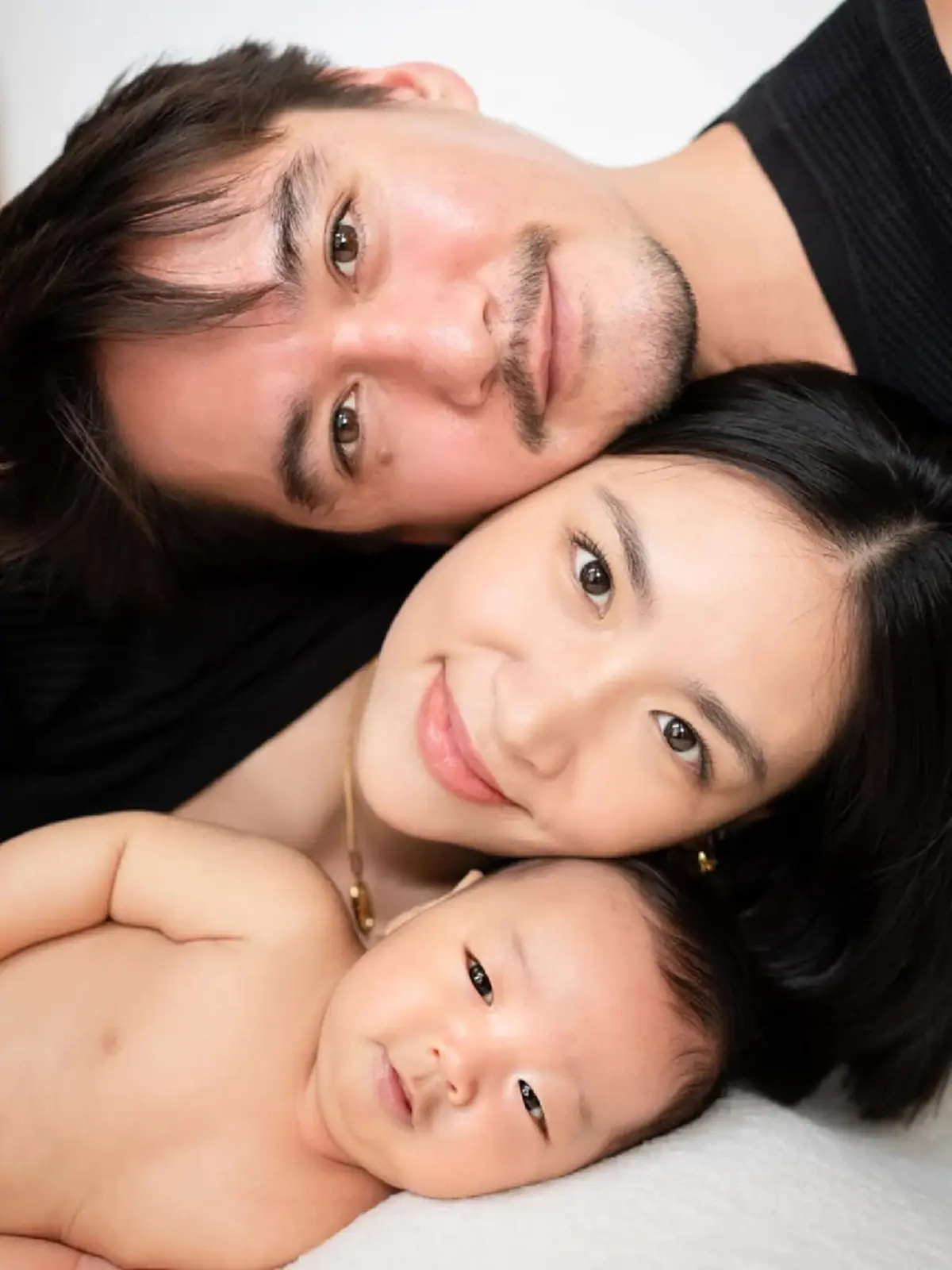 อบอุ่นหัวใจ “อนันดา” เผยภาพครอบครัวพร้อมหน้า พ่อแม่ลูกสุดละมุน