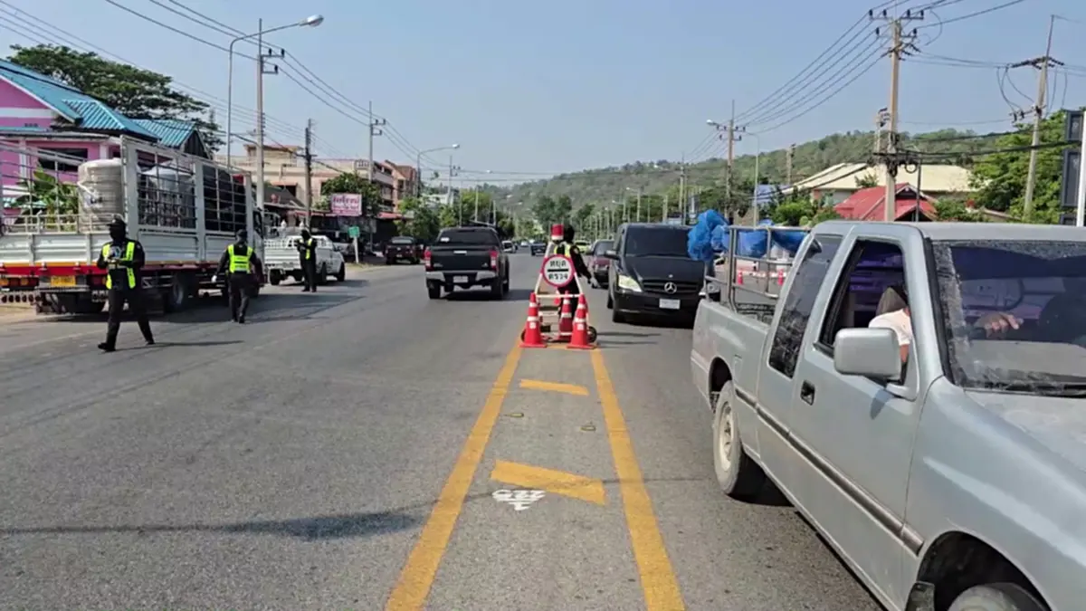 ขนส่งอุทัยฯ ตรวจควันดำเข้ม! แฉรถบรรทุกเนียนจอดหนีด่านอ้างง่วง