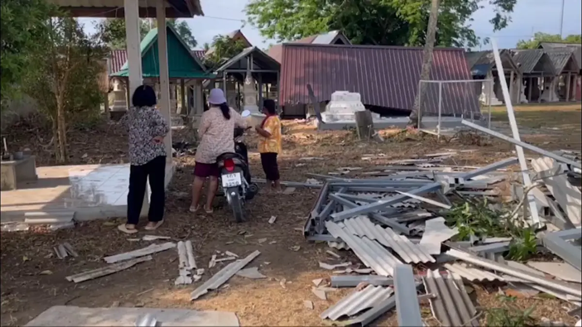 สลด! พายุฤดูร้อนถล่มทุ่งลาน 'บัวเก็บอัฐิ' พังราบหน้ากลอง