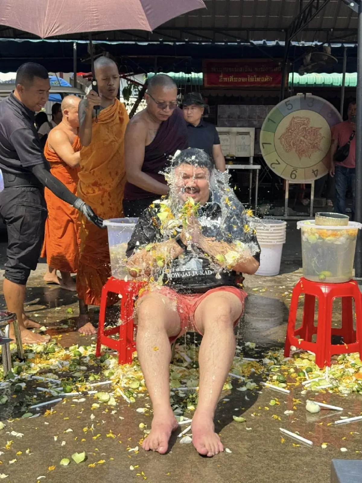 อินฟลูดัง อาบน้ำมนต์หวังล้างอาถรรพ์ จับตาผลลัพธ์ที่จะเกิดขึ้น