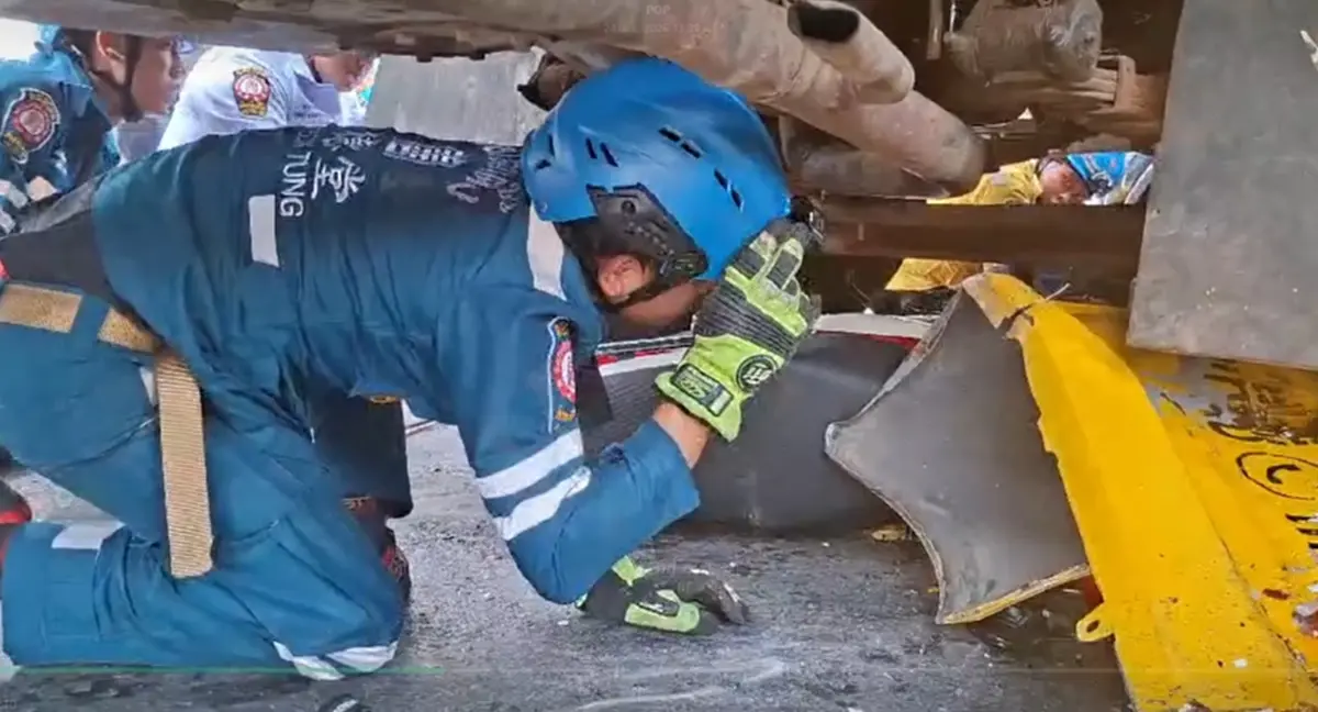 คลิปนาทีรถบรรทุก 10 ล้อเบรกแตก กวาดมอเตอร์ไซค์บนถนนเสียชีวิต