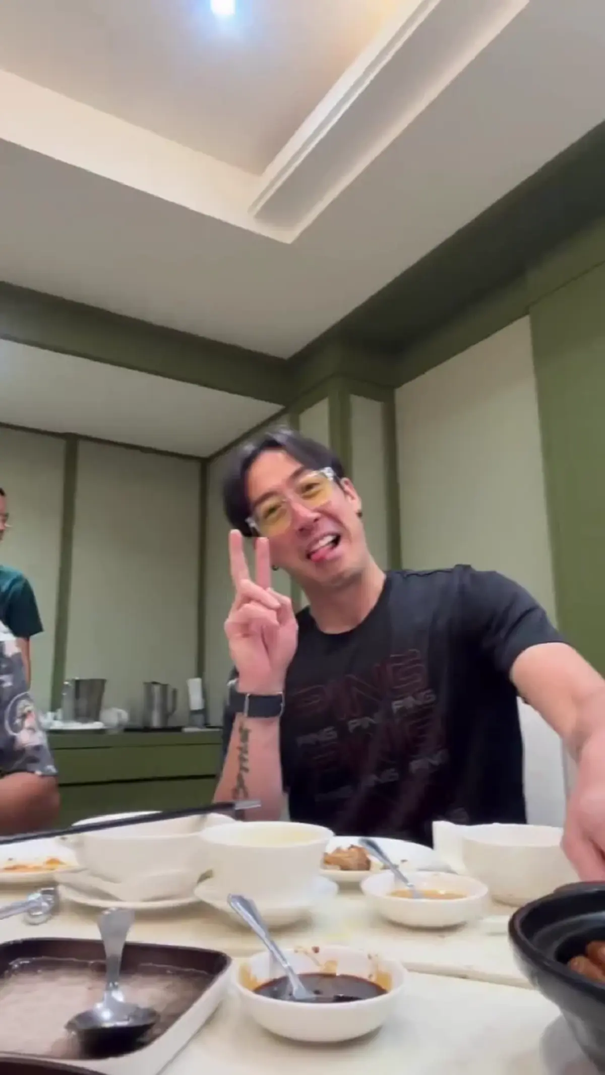 เจ เจตริน รวมญาติ “วรรธนะสิน” พร้อมหน้า ปิ่น เก็จมณี ร่วมเฟรมอบอุ่น