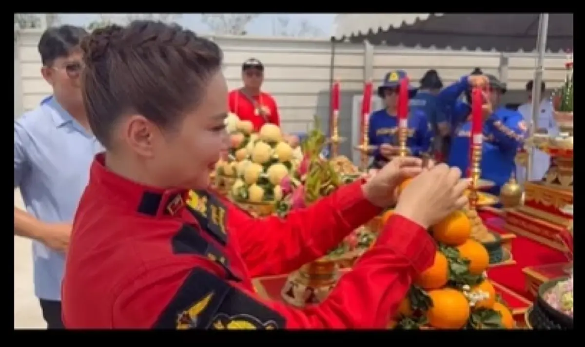 "บุ๋ม ปนัดดา" จุดธูปได้เลข 3 ตัวตรง หลังจัดพิธีเททองหล่อเทพจีน