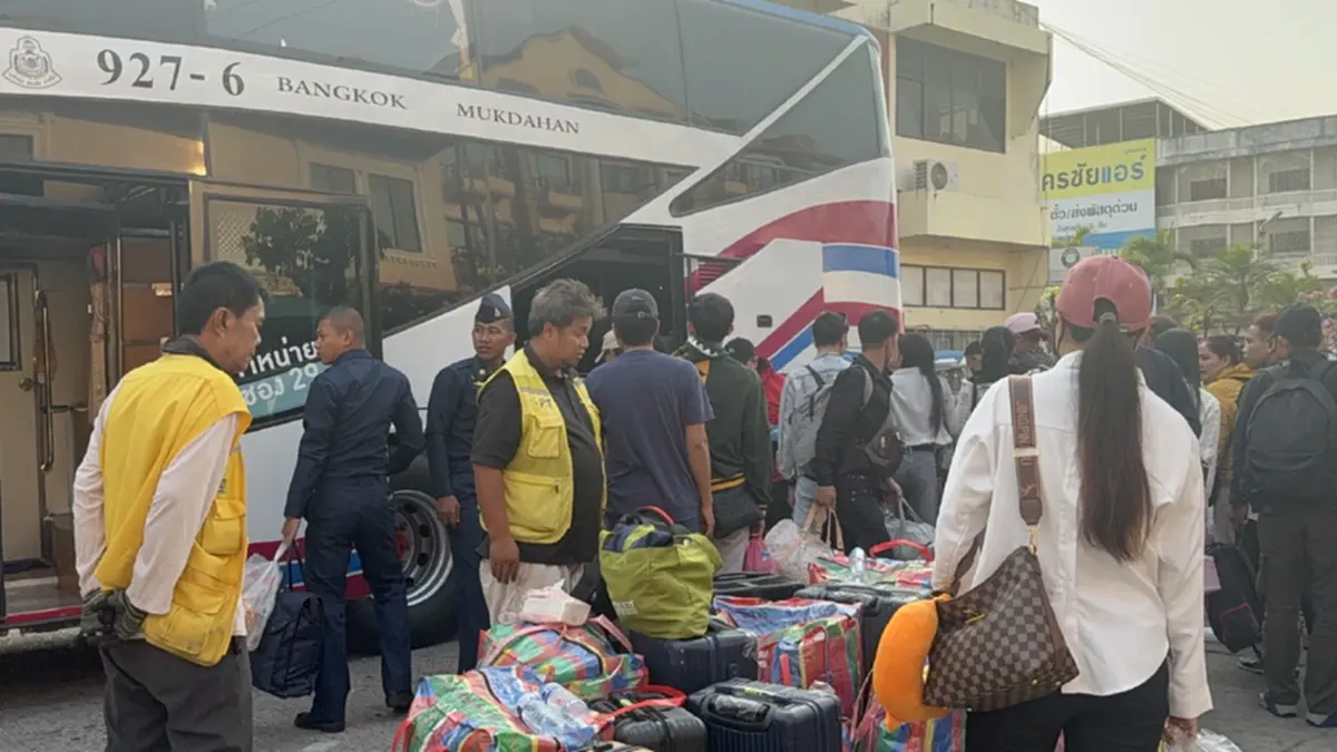 มุกดาหารคึก! แรงงานลาวแห่กลับบ้าน บขส.ตรึงราคาตั๋วถึง 19 เม.ย.