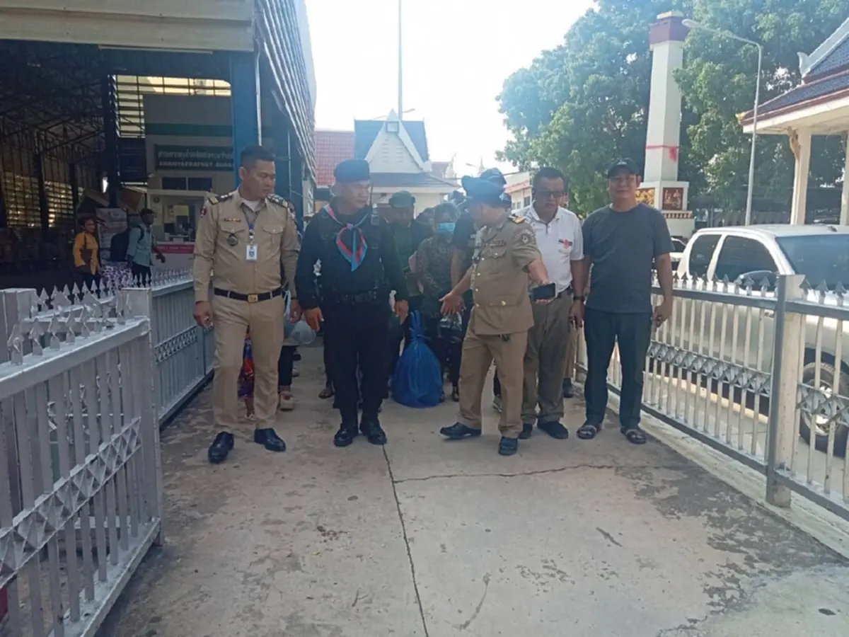 ผลักดันแรงงานกัมพูชา 106 คน กลับประเทศผ่านด่านคลองลึก