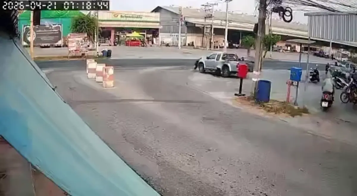 ระทึกราชบุรี! กระบะลืมเบรคมือไหลขวางถนน หวิดถูกชนซ้ำ