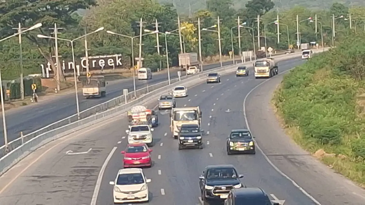 ถนนมิตรภาพเริ่มแน่น! คนแห่กลับบ้านสงกรานต์ บขส.โคราชคึกคัก