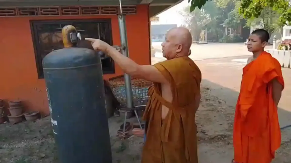 วัดลำปางไอเดียเจ๋ง แปรรูปขยะพลาสติกเป็นน้ำมันใช้เอง