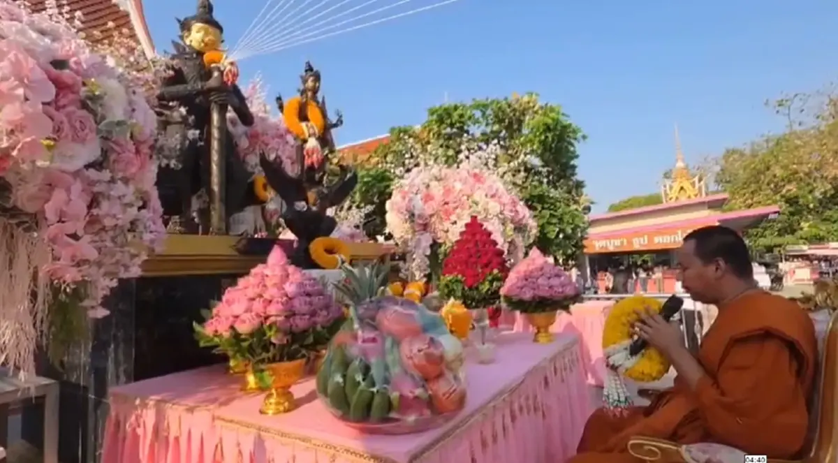 แน่นวัด! สาธุชน 5,000 คน ร่วมพิธีปลุกเสก "ท้าวเวสสุวรรณหน้าทองคำ"