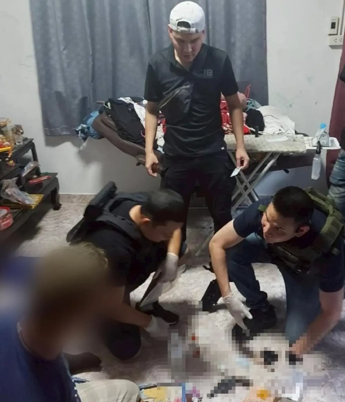 รวบคาห้อง! พ่อค้าหนุ่ม ค้าอาวุธออนไลน์ คาห้องพักย่านบางซื่อ