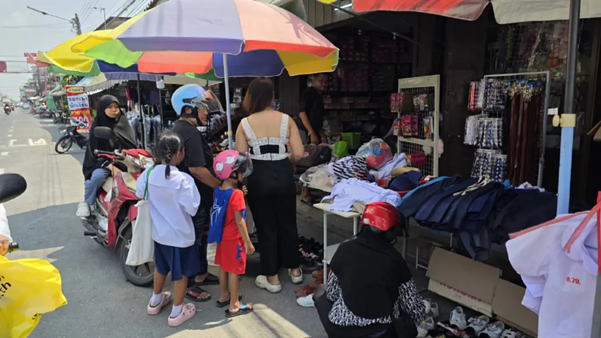 น้ำใจงาม! ร้านชุดนักเรียนพิษณุโลกแจกมือสองฟรี ลดภาระผู้ปกครอง