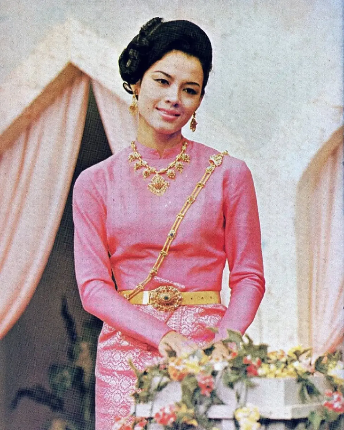 งดงามเหนือกาลเวลา! คิว ฟลัวร์ เผยภาพ “แม่เล็ก” วัย 84 ยังสง่างาม