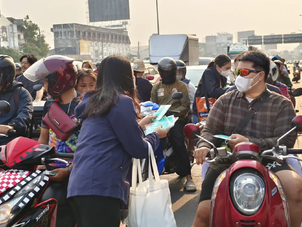 สส.พรรคประชาชนชูป้ายรับนายก จี้รัฐแก้ฝุ่นเชียงใหม่ยั่งยืน