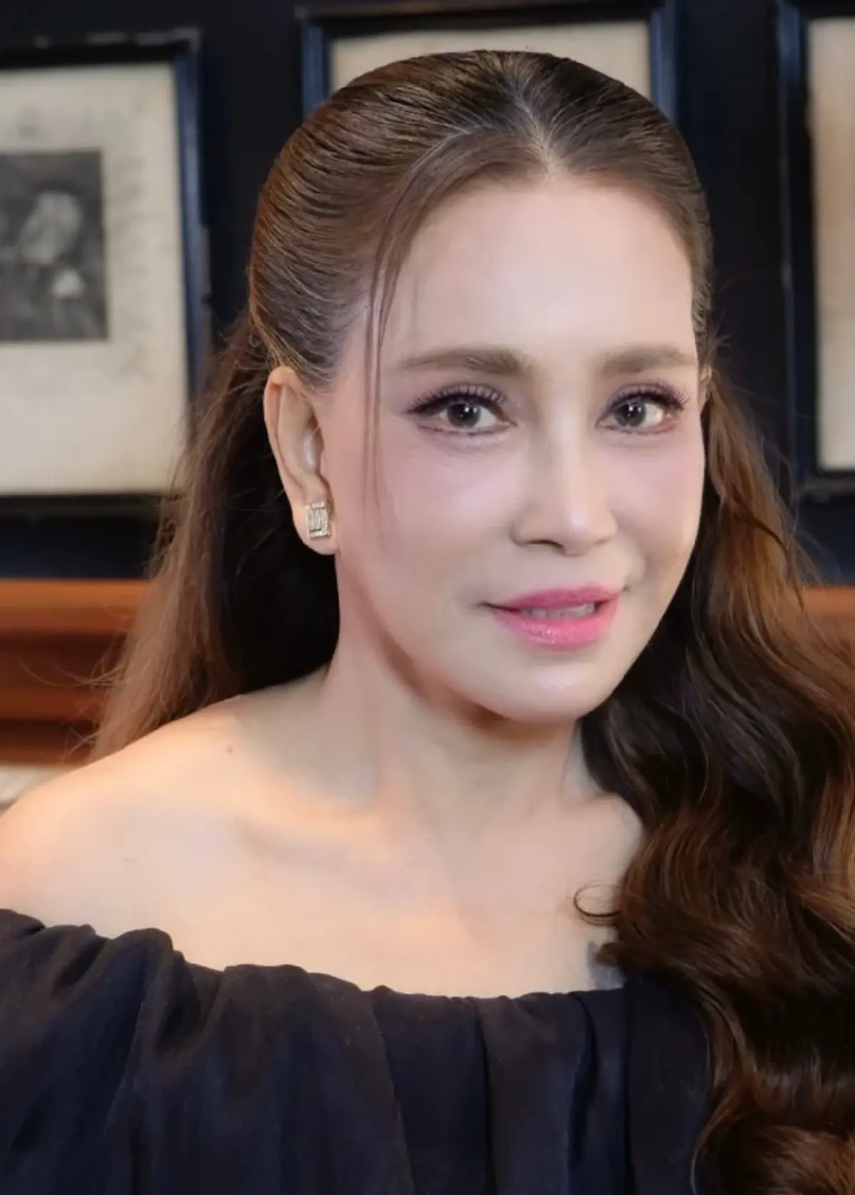แอ๊ว อำภา วัย 67 อัปหน้าใหม่สวยกระชากวัย เปลี่ยนลุคจนจำแทบไม่ได้!