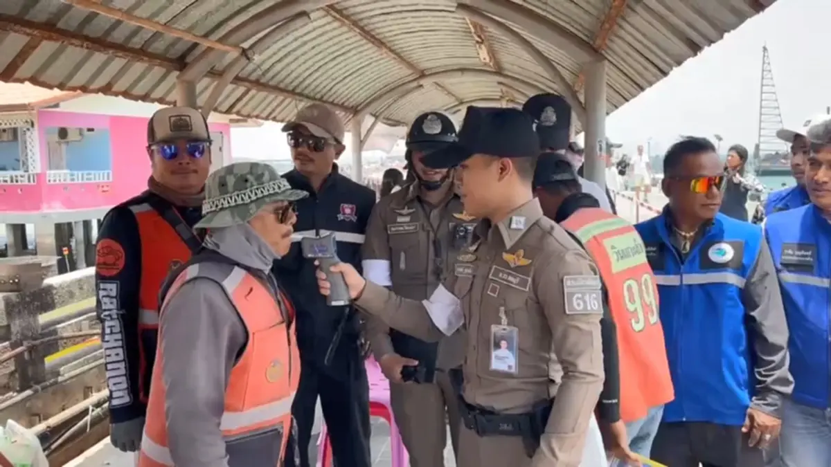 สภ.พัทยาคุมเข้มเกาะล้าน! สุ่มเป่าแอลกอฮอล์คนขับเรือ–รถรับจ้าง