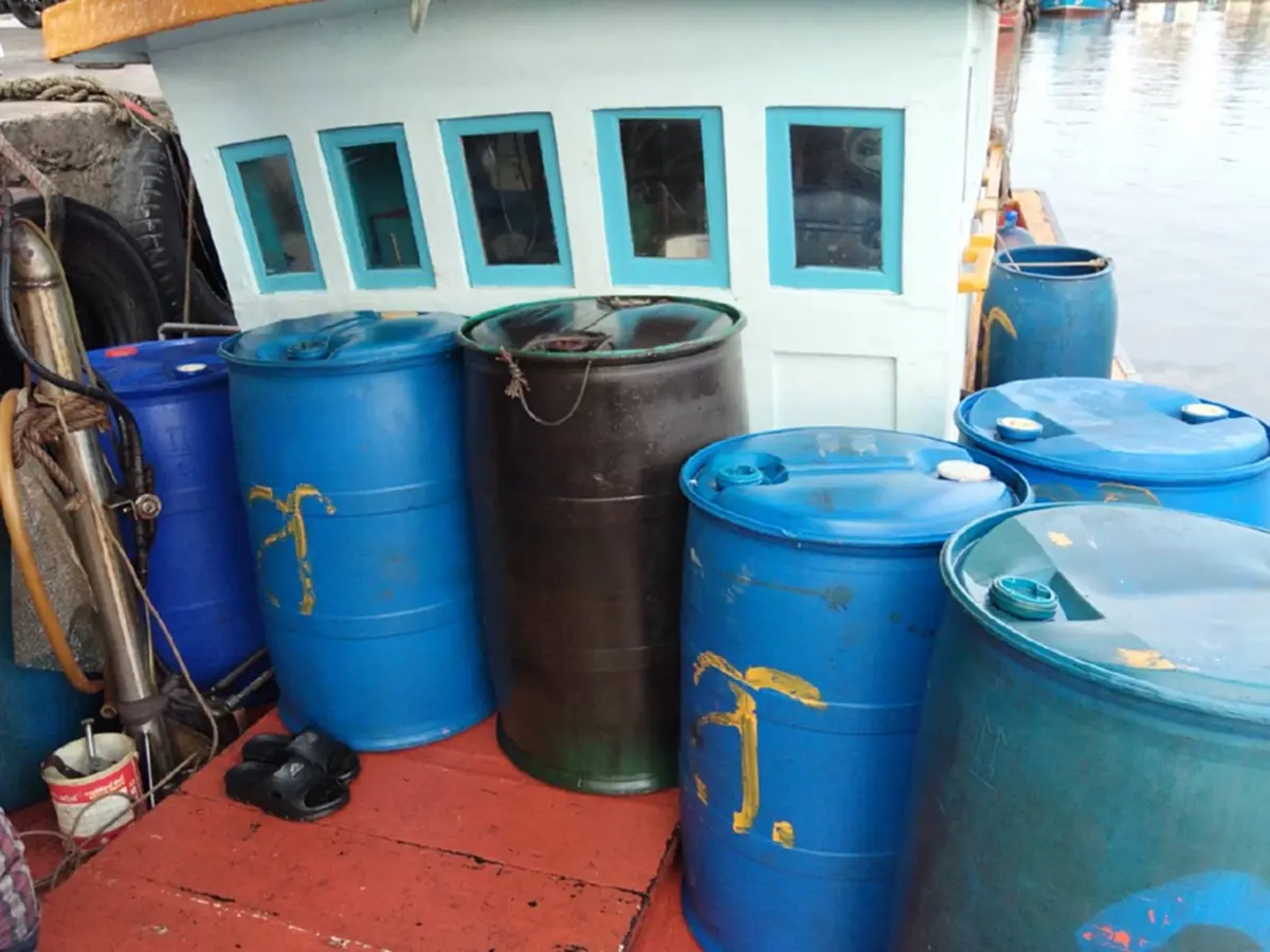 รวบเรือขนน้ำมันเถื่อน 3,800 ลิตร ปรับอ่วมเฉียด 1.7 แสนบาท