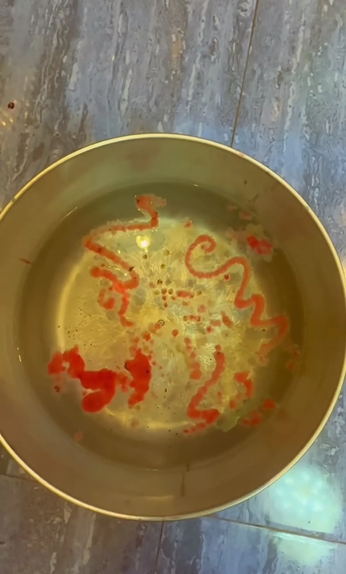 ส่อง เฟี้ยว์ฟ้าว โชว์เลขขันน้ำมนต์ แฟนๆฮือฮาเห็นเลขชัด