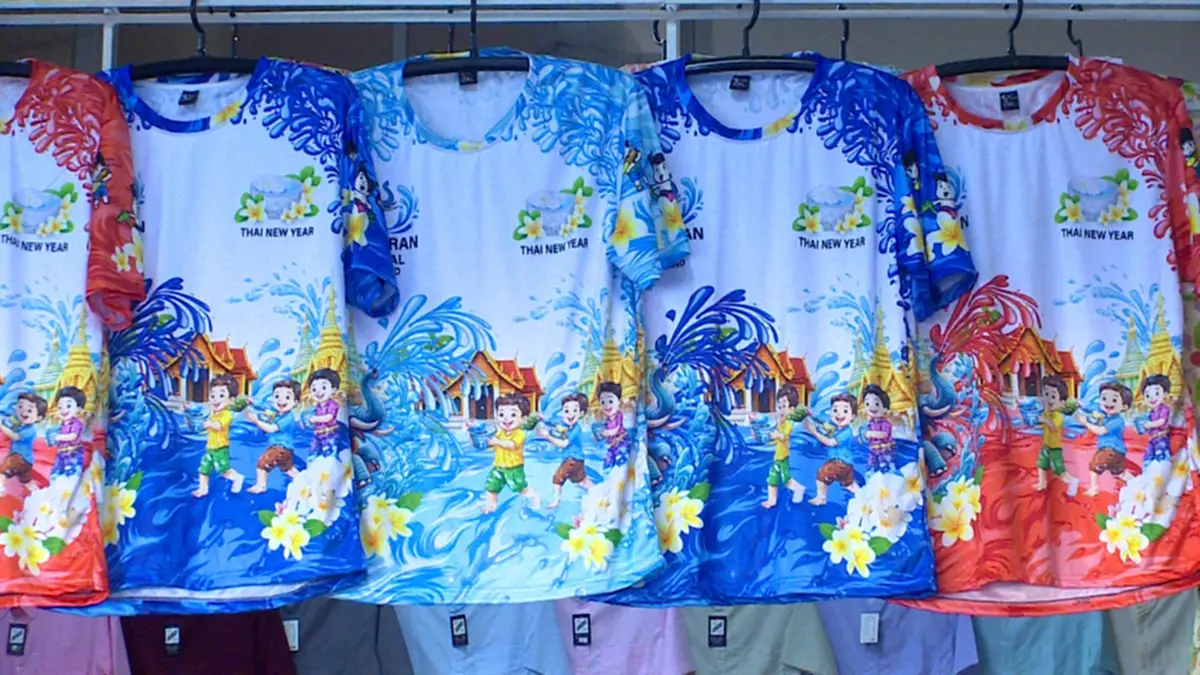 สงกรานต์คึกคัก! แห่ซื้อ "เสื้อลายดอก" รับเทศกาล ร้านค้าตรึงราคา