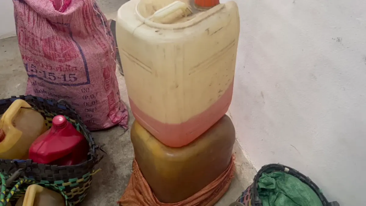 สกัดจับ "กองทัพมด" ลอบขนน้ำมันข้ามโขง หลังฝั่งลาวลิตรละ 80 บาท