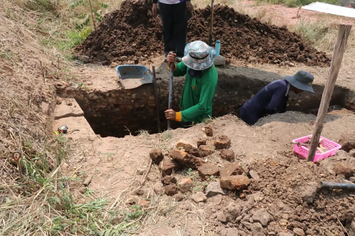 ขุดพบปราสาทขอมพันปีกลางเมืองโคราช ศิลปากรเร่งตรวจสอบ