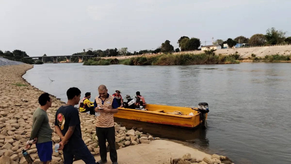 ผวาพบรอยเท้าคล้ายจระเข้ท่ามะกา! โผล่เกาะกลางแม่น้ำแม่กลอง