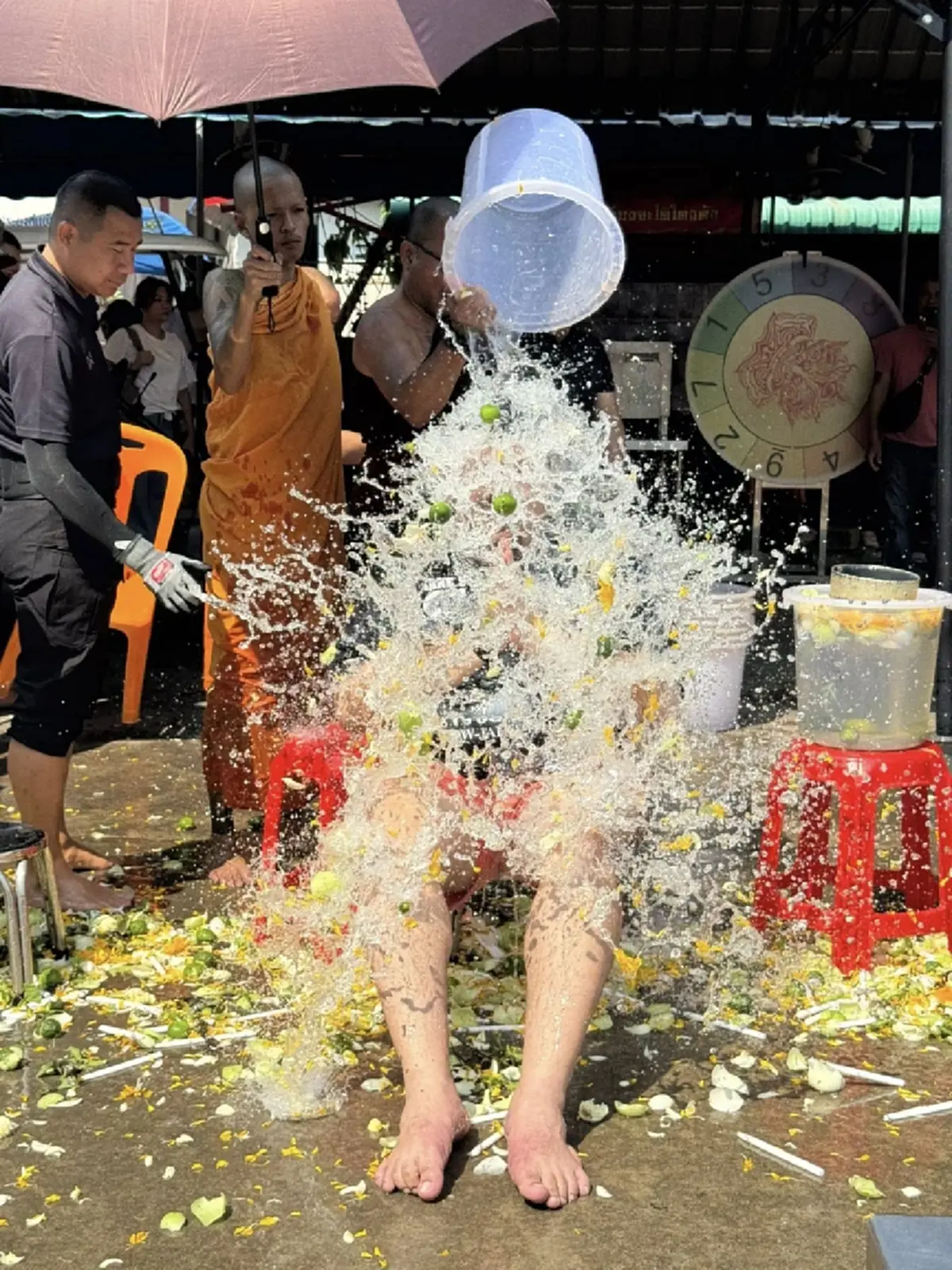 อินฟลูดัง อาบน้ำมนต์หวังล้างอาถรรพ์ จับตาผลลัพธ์ที่จะเกิดขึ้น