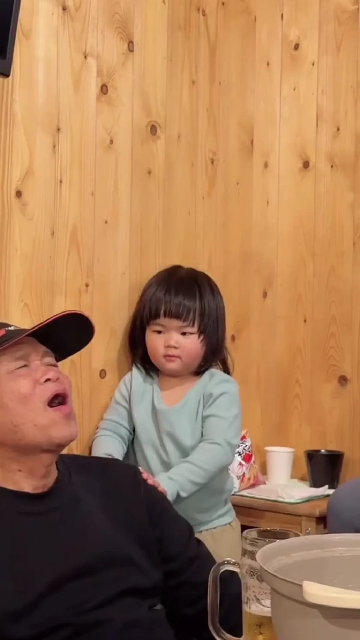  แจกความน่ารัก รับบทหมอนวดดูแลปู่ย่าตายาย เอ็นดูทั้งโซเชียล