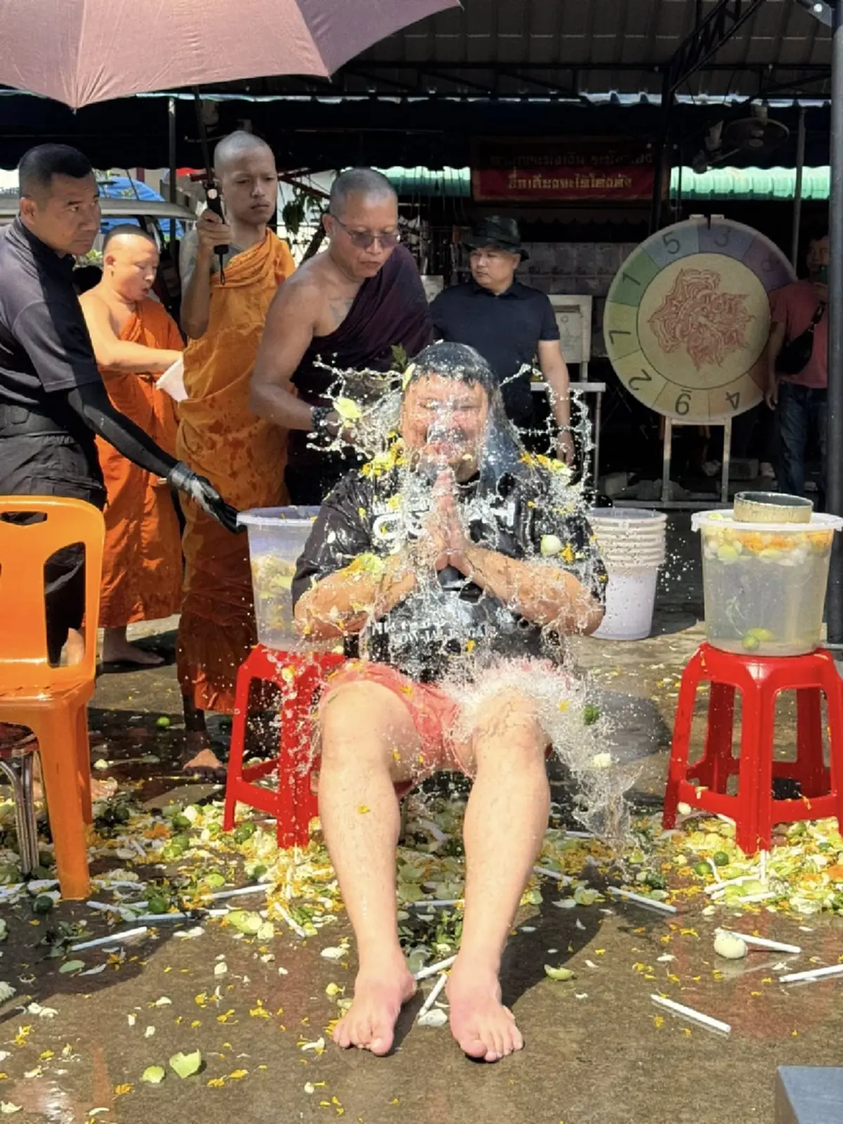 อินฟลูดัง อาบน้ำมนต์หวังล้างอาถรรพ์ จับตาผลลัพธ์ที่จะเกิดขึ้น