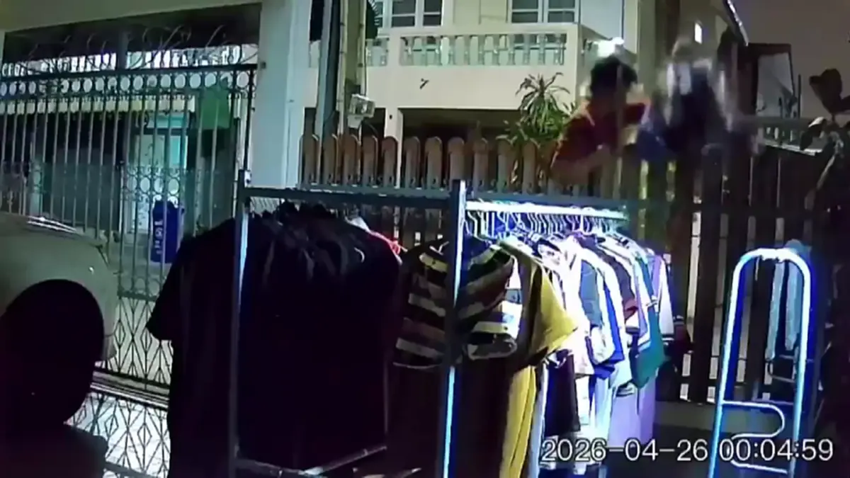 วงจรปิดจับชัด! โจรโรคจิตปีนบ้านสอยชุดชั้นในยกพวงหนีลอยนวล