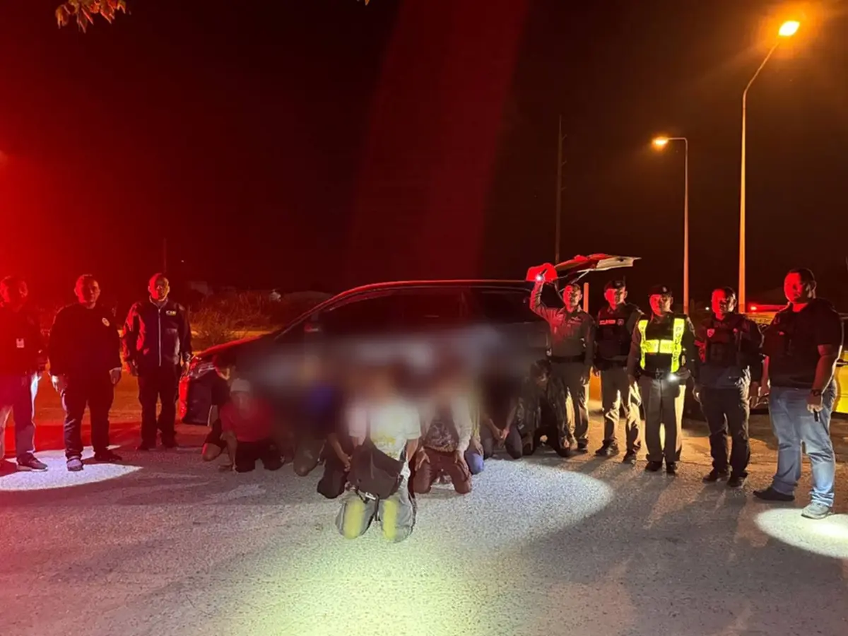 รวบ 14 แรงงานเถื่อน ซุกเก๋งตบตาตำรวจ คนขับรับทำมาแล้วหลายครั้ง!