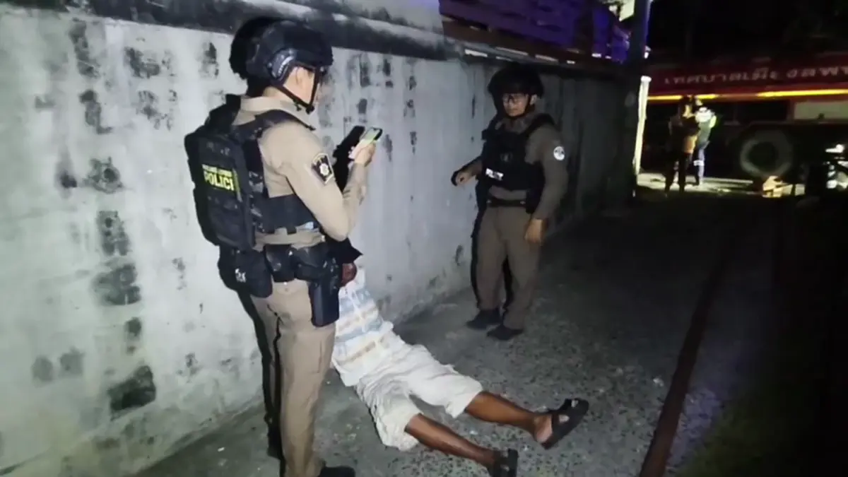 รวบหนุ่มหลอนยาเผาบ้านลามชุมชนลพบุรี ชาวบ้านอพยพวุ่น