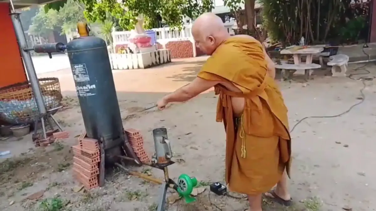 วัดลำปางไอเดียเจ๋ง แปรรูปขยะพลาสติกเป็นน้ำมันใช้เอง