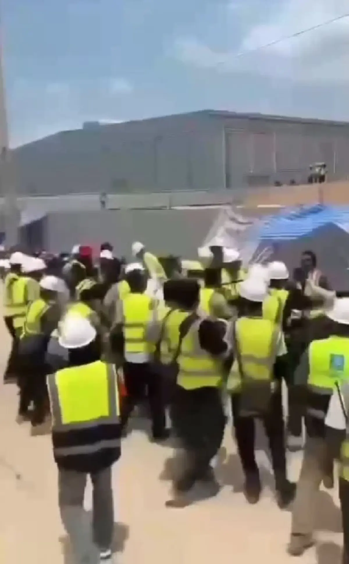 เดือด "ช่างไทย-จีน" เปิดศึกสายเลือดกลางไซต์งาน บาดเจ็บกันเพียบ