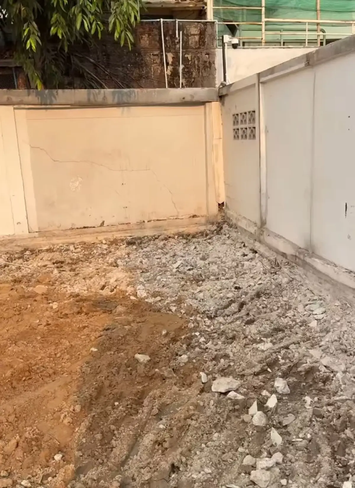 รู้เหตุผลยิ่งเศร้า "ท็อป ดารณีนุช" ตัดสินใจทุบบ้าน ของพ่อแม่ แล้ว 