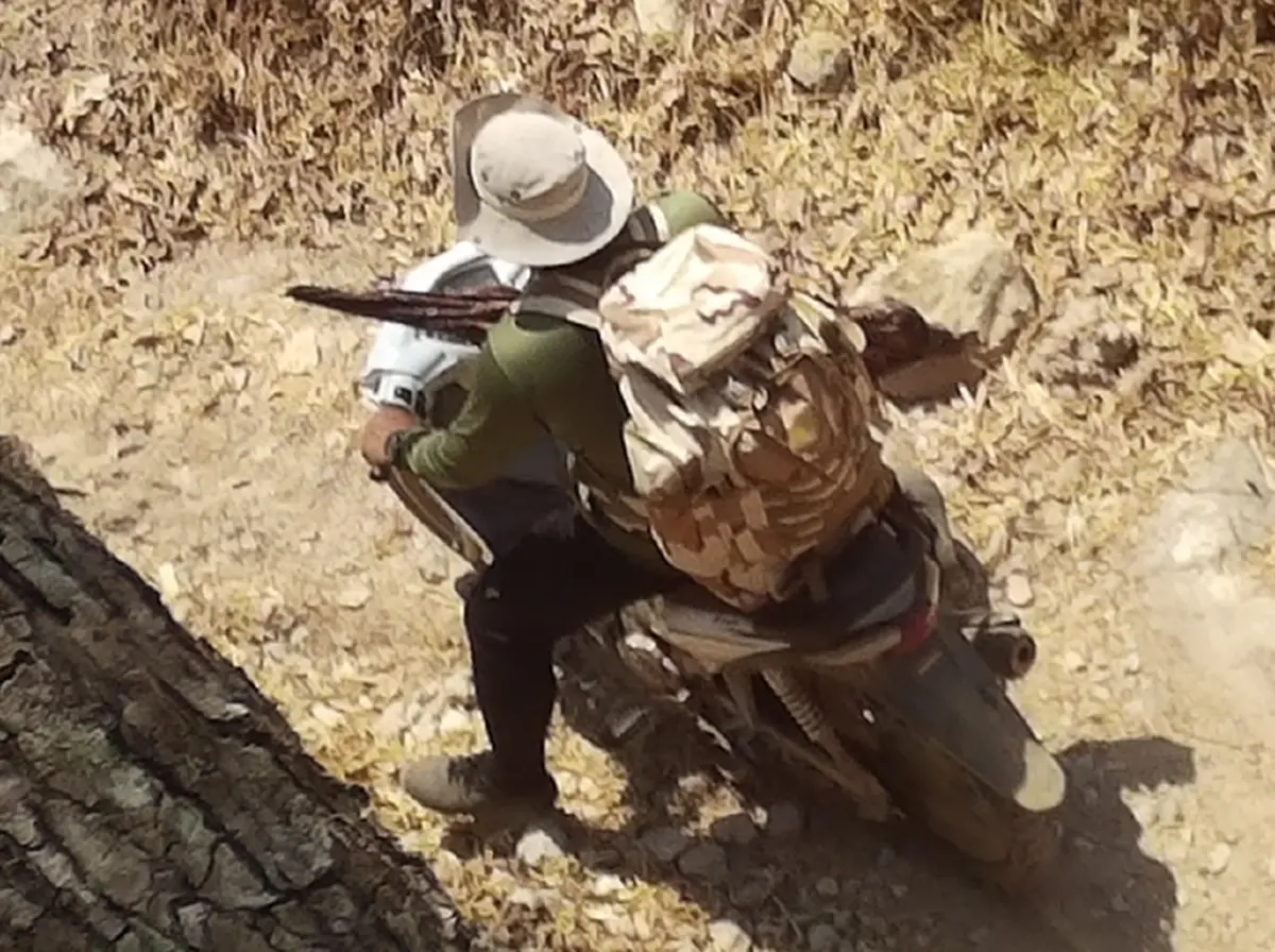 เปิดภาพ ชายต้องสงสัยเผาป่า ล่ากระทิง ป่ามรดกโลกวอดแล้ว 5 พันไร่