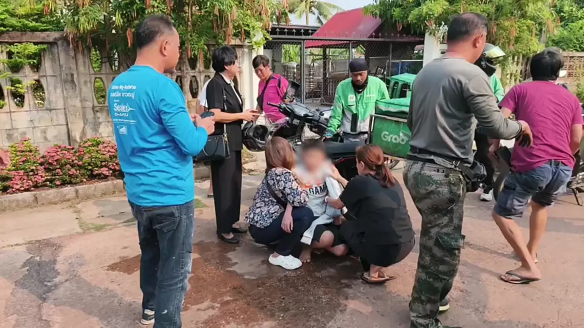 อุทาหรณ์ซ้อนท้าย! ชายเสื้อหล่นเกี่ยวสเตอร์ดึงแขนเด็ก 11 ปีติดล้อจนหัก