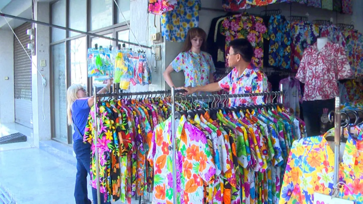 สงกรานต์คึกคัก! แห่ซื้อ "เสื้อลายดอก" รับเทศกาล ร้านค้าตรึงราคา