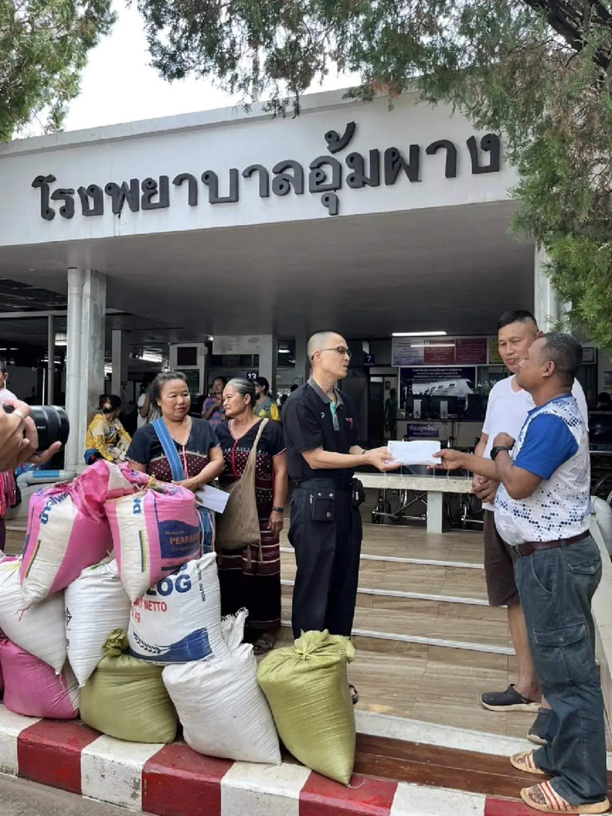 น้ำใจไร้พรมแดน! ชาวกุยเคลอะ-เมียนมา มอบเงินแสนช่วย รพ.อุ้มผาง