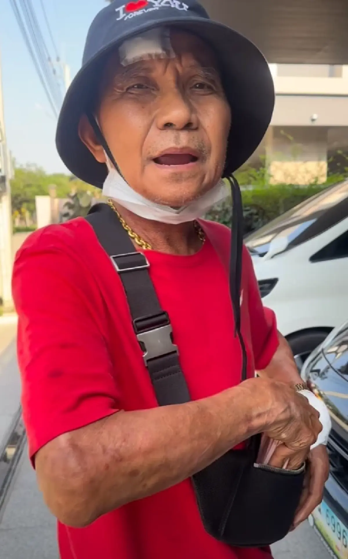 เปิดทะเบียนรถจยย. "คุณพ่อจ๊ะ" ขับรถเอาข้าวสารไปแจกแฟนคลับ