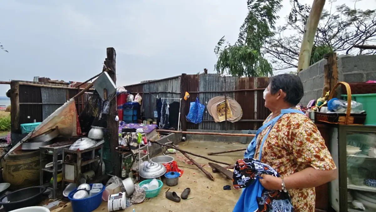 พายุถล่มโคราชร้านพังราบ ป้ารอดตายเชื่อบารมีพระสมเด็จฯ