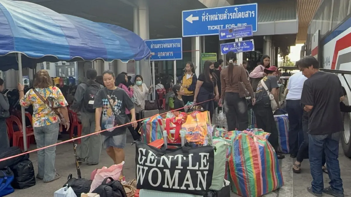 มุกดาหารคึก! แรงงานลาวแห่กลับบ้าน บขส.ตรึงราคาตั๋วถึง 19 เม.ย.