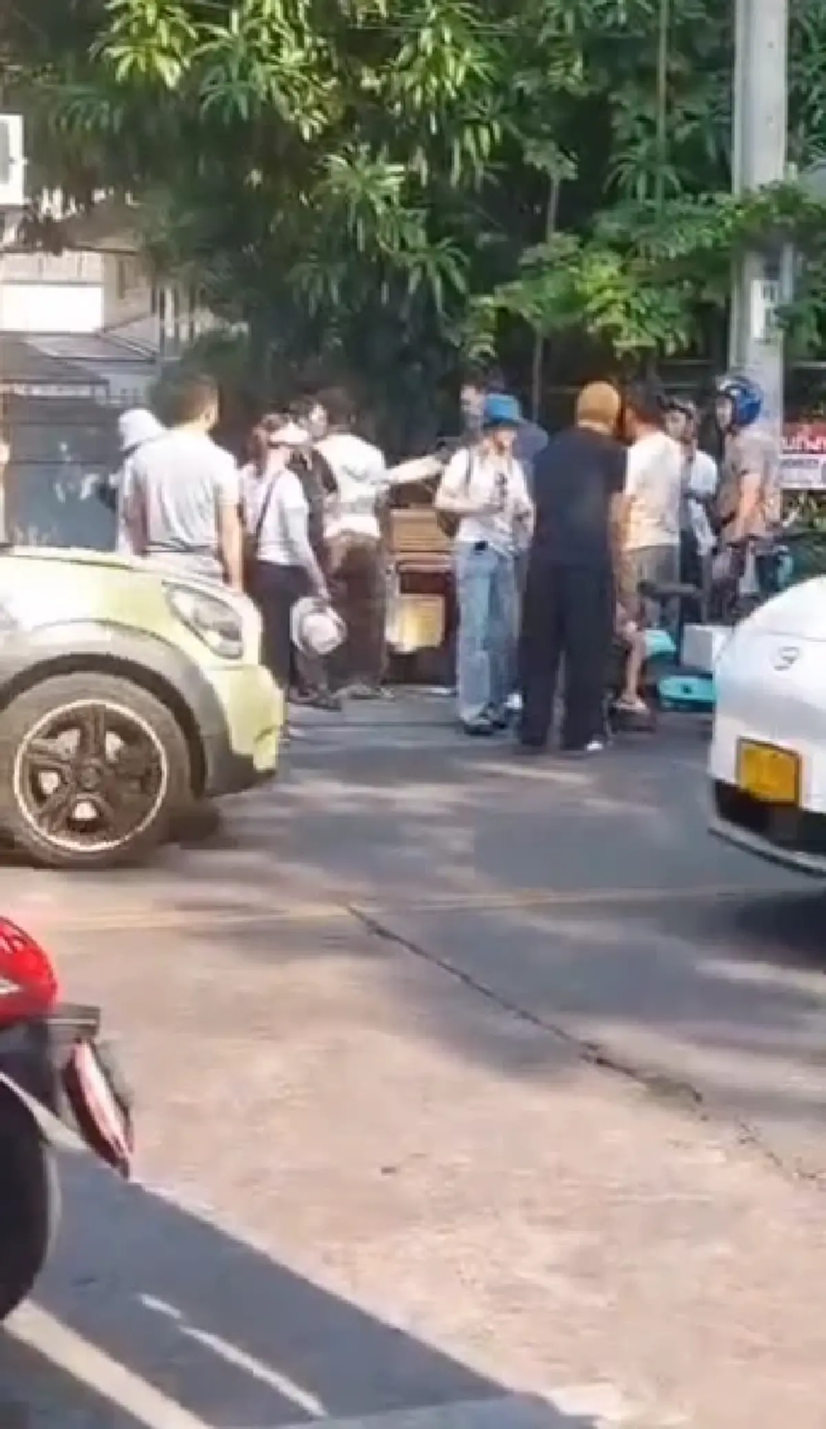 แฉแก๊งต่างด้าวกร่าง แย่งอาชีพคนไทย แจ้งจนท. โดนรุมยำสาหัส