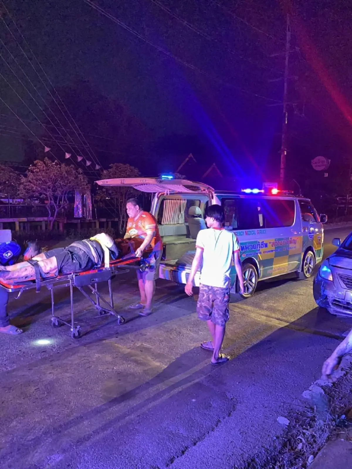 เครียดหนัก! หญิงวัย 54 ปี ขับเก๋งจอดตีนสะพาน ก่อนกระโดดน้ำ