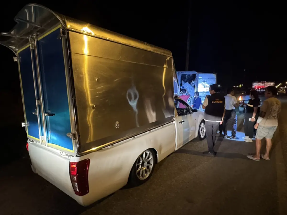 ศุลกากรสกัดกระบะตู้ทึบขน จยย. 30 คัน เตรียมส่งออกพรมแดน