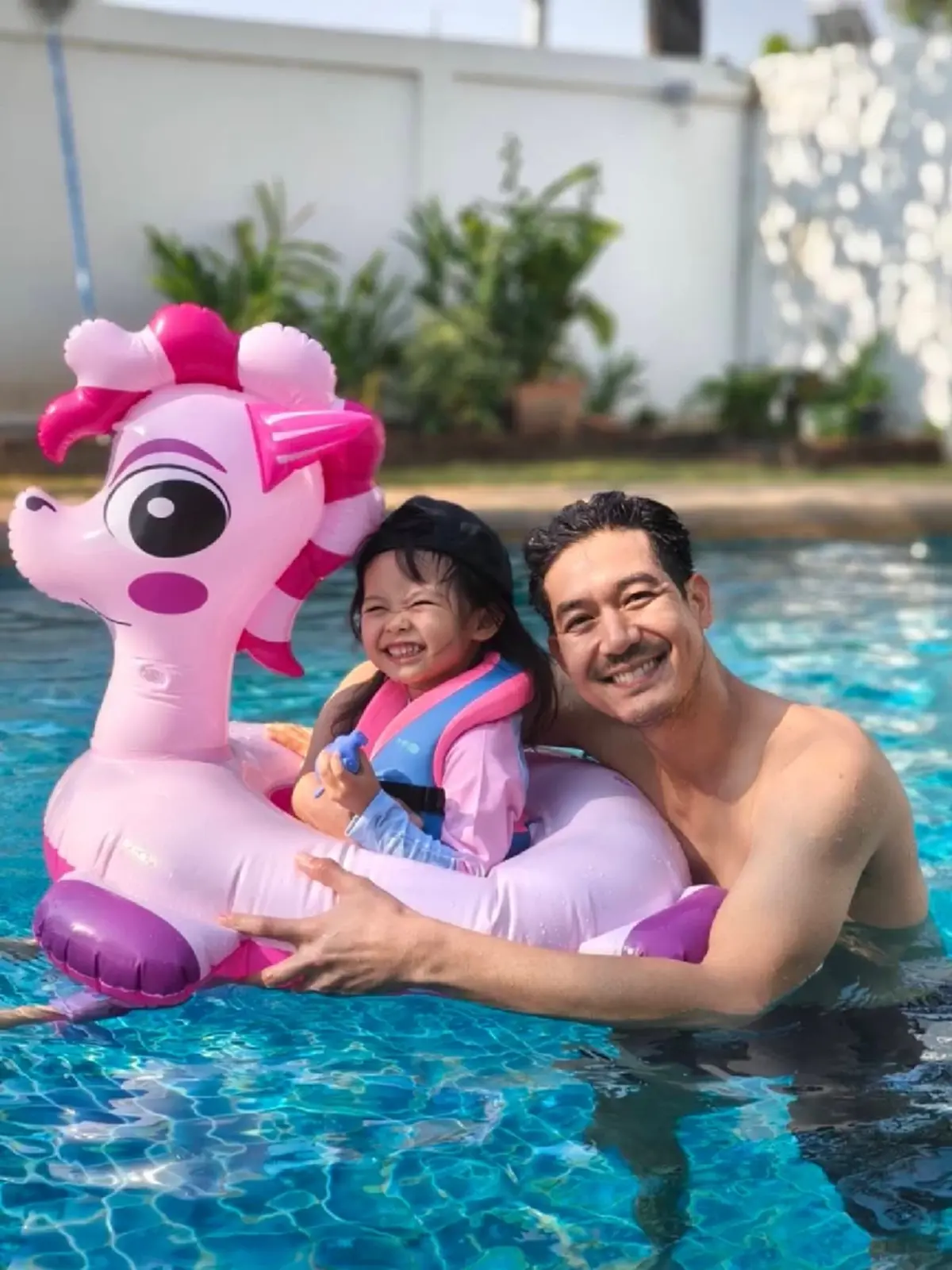  “เวียร์ ศุกลวัฒน์” โพสต์หน้าสดปนเมคอัพ ฝีมือลูกสาวทำโซเชียลแตก