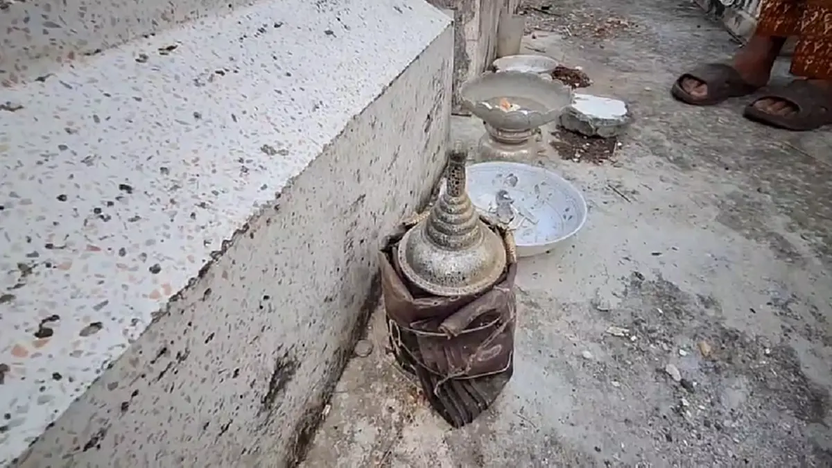 โจรใจบาปงัดธาตุเก็บกระดูก ลักผ้าไหม-เงินสด ทิ้งอัฐิเกลื่อน