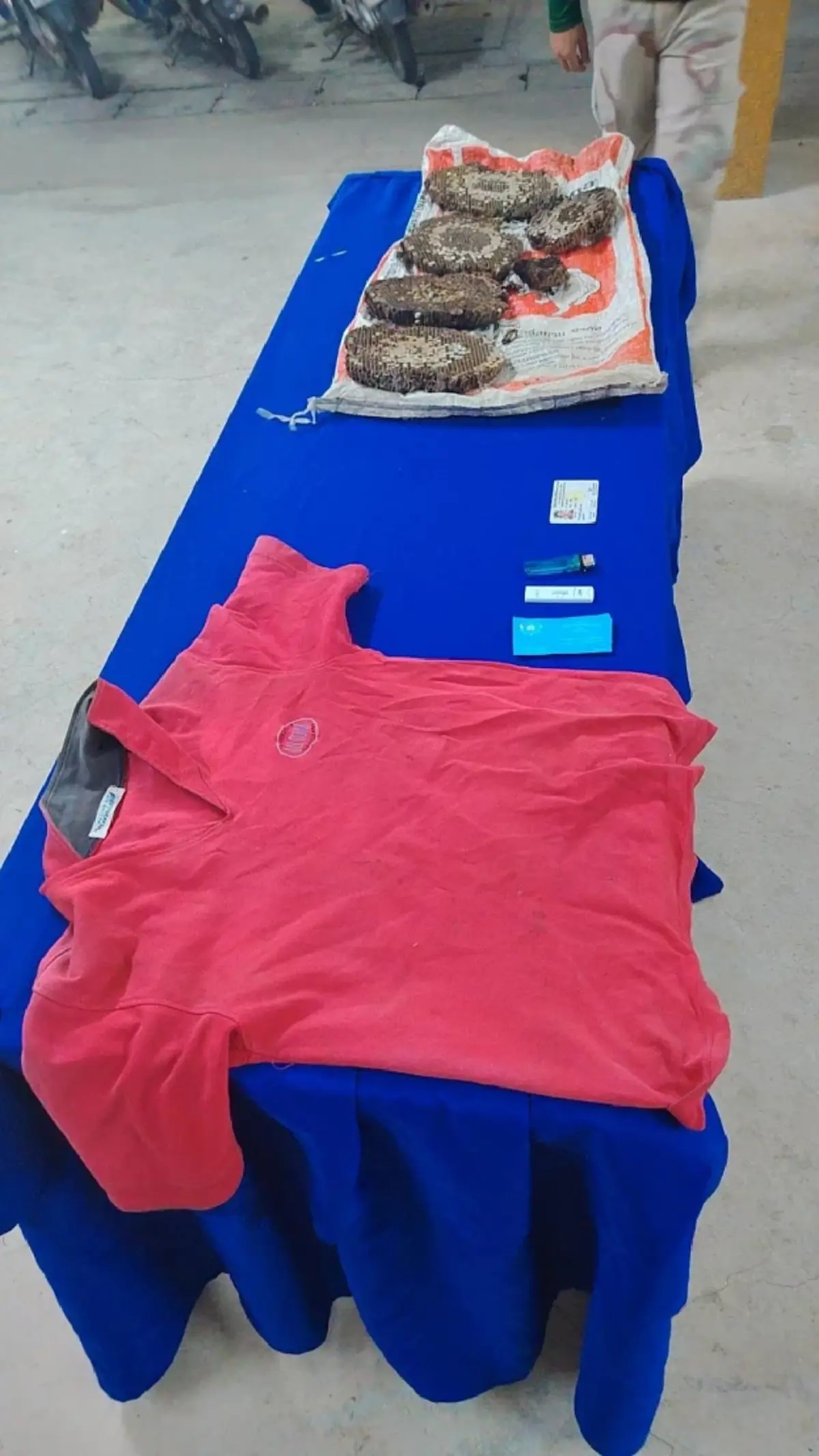 จับคาหนังคาเขา! รวบมือเผาหาของป่า พร้อมของกลาง พบปัสสาวะม่วง